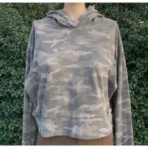 Athleta Farallon Printed Sweatshirt Camo Brown Khaki Hoodie Women’s Medium